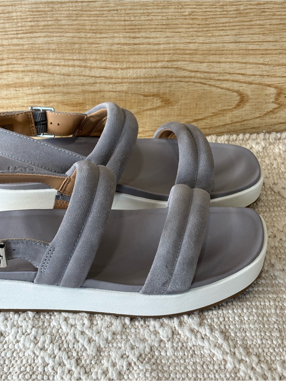 Ugg - Picture 2 of 6